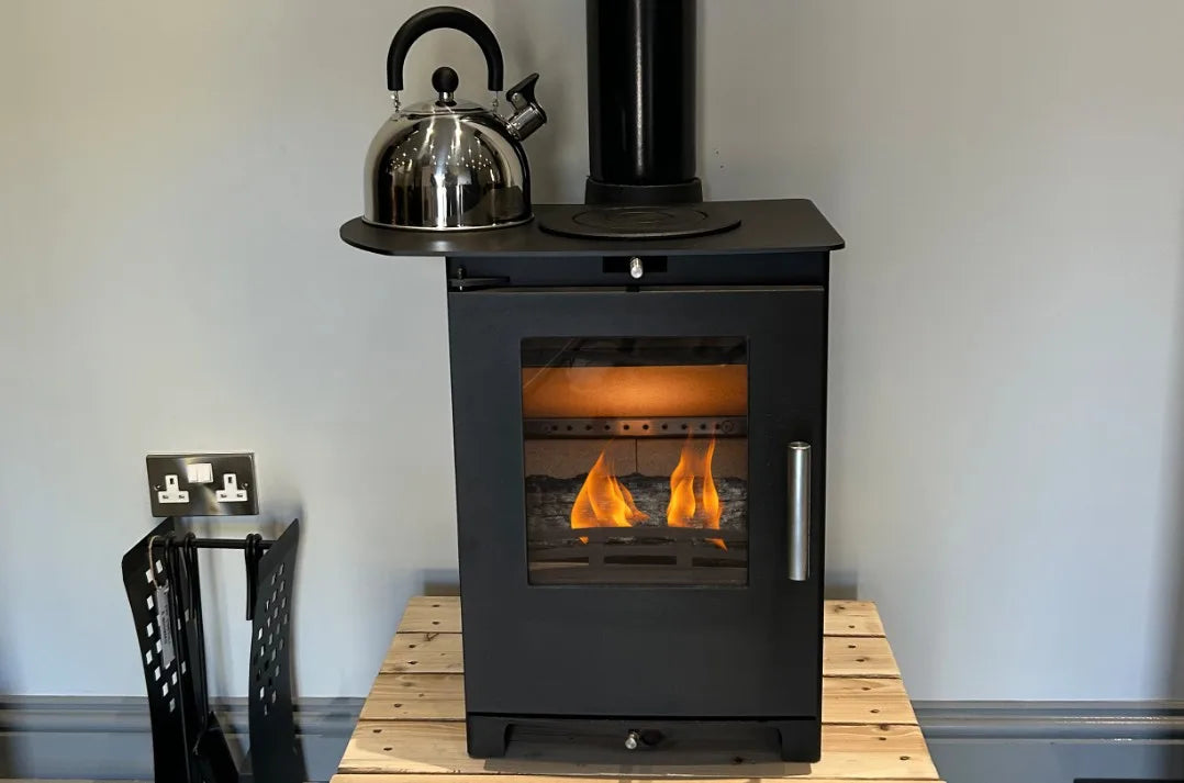 Mendip Loxton 3 Cooktop Multifuel Stove - Silver Kettle