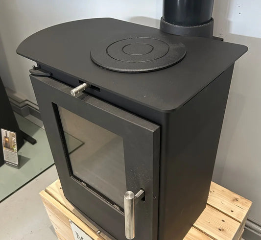 Mendip Loxton 3 Cooktop Multifuel Stove - Close Up